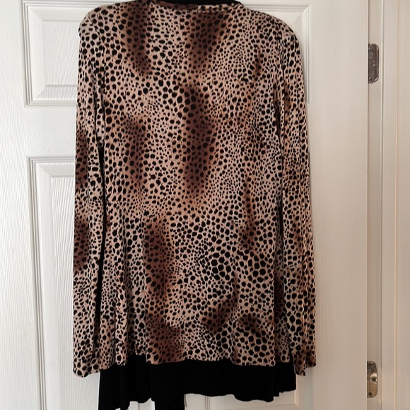 LIKE NEW ISABELLA RODRIGUEZ LIGHTWEIGHT LAYERED JACKET - ANIMAL PRINT SIZE L - Picture 5 of 6